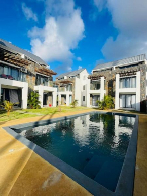 Cozy 3-Bedroom Townhouse, 10mins Walk to Beach - RV6